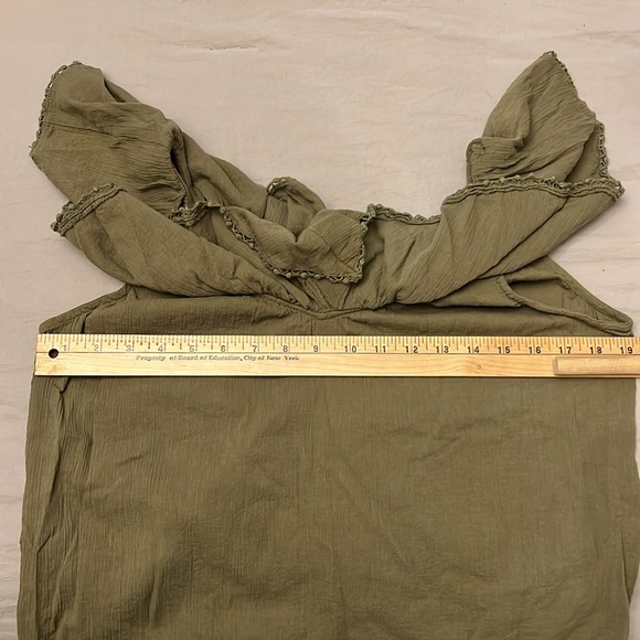 LOFT V neck ruffle Blouse 
Size XS
LOFT - Picture 7 of 9